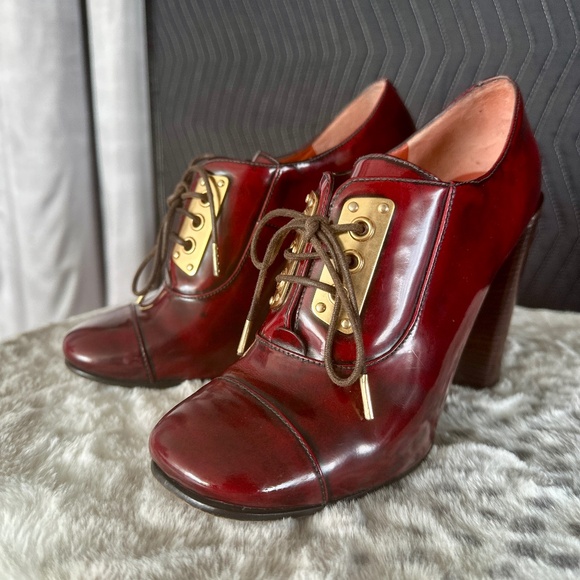 Marc by Marc Jacobs Women's Gold and Burgundy Courts - Picture 1 of 11